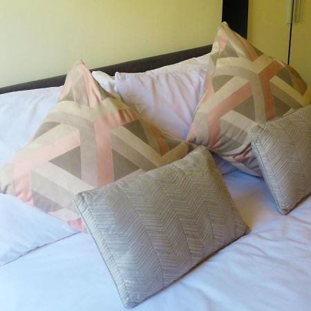 Entire 2 Bed Ground Floor Apartment Central But Quiet 纽马基特 外观 照片