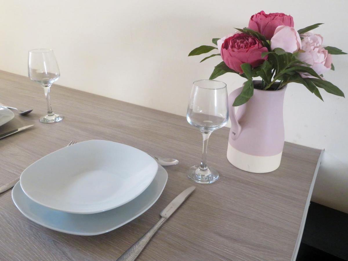 Entire 2 Bed Ground Floor Apartment Central But Quiet 纽马基特 外观 照片