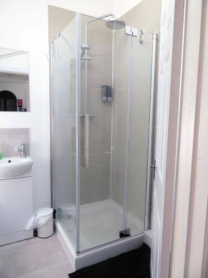 Entire 2 Bed Ground Floor Apartment Central But Quiet 纽马基特 外观 照片