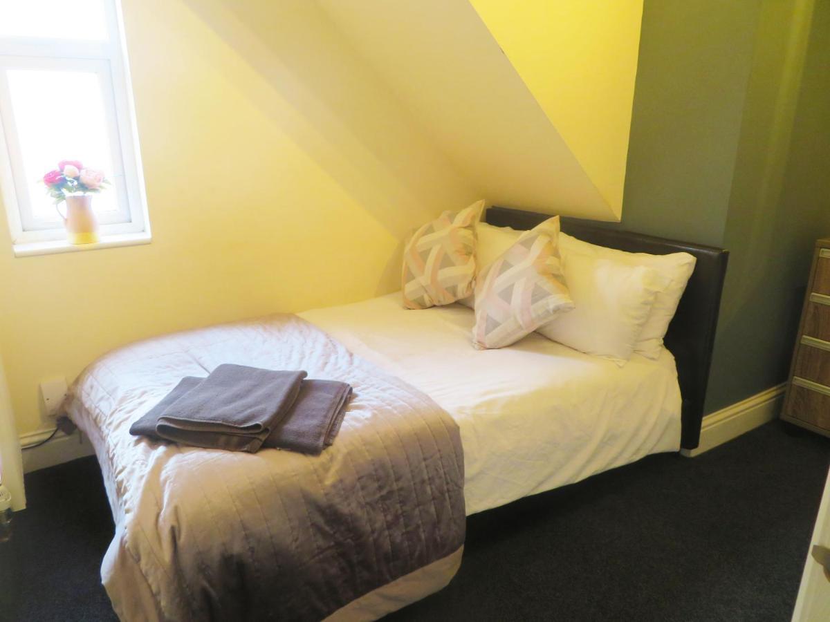 Entire 2 Bed Ground Floor Apartment Central But Quiet 纽马基特 外观 照片