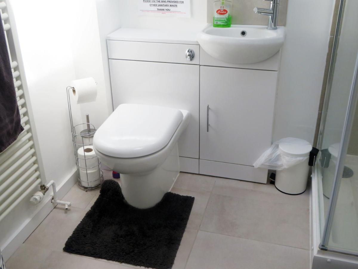 Entire 2 Bed Ground Floor Apartment Central But Quiet 纽马基特 外观 照片