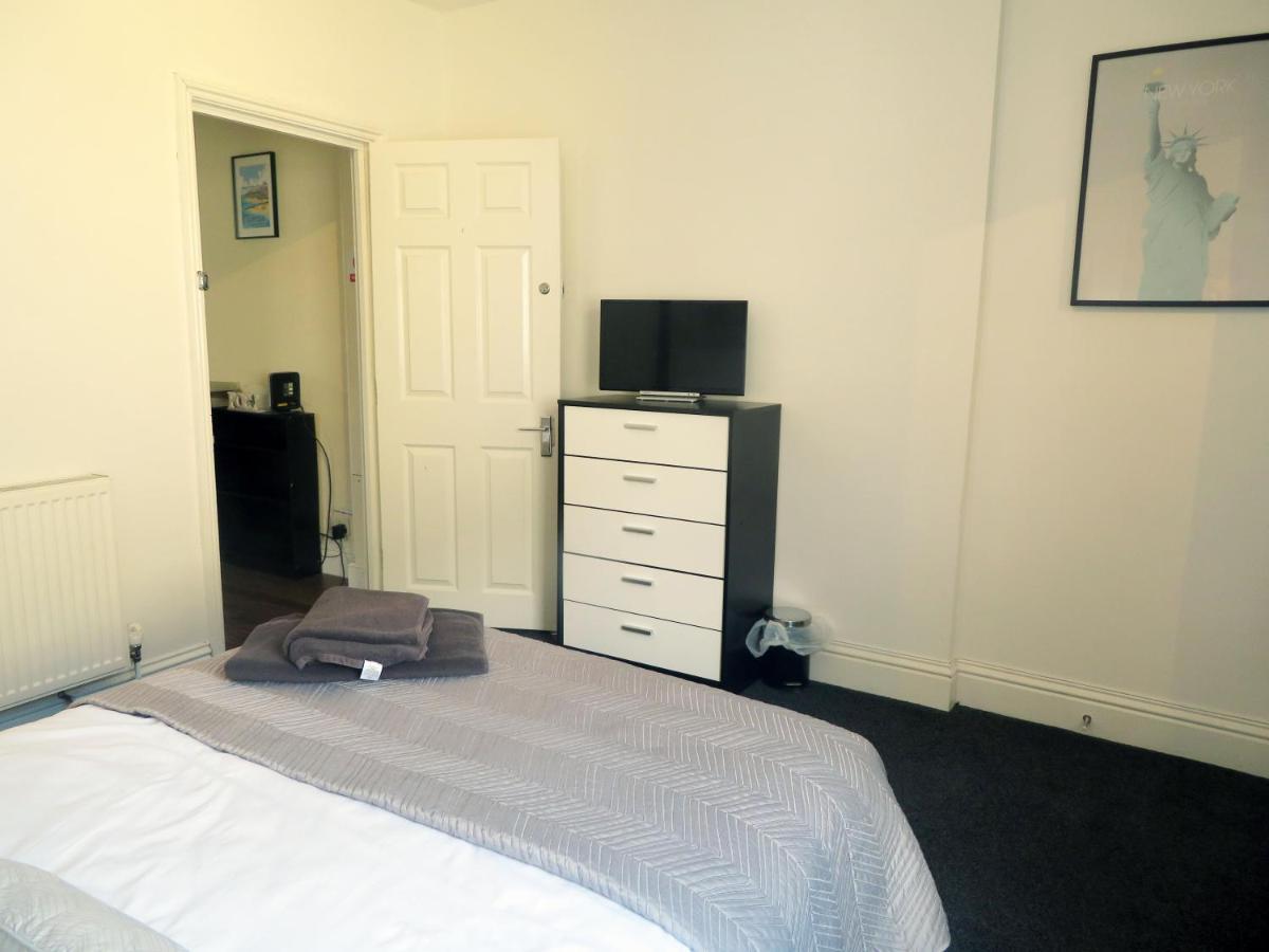 Entire 2 Bed Ground Floor Apartment Central But Quiet 纽马基特 外观 照片